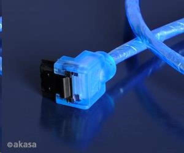 Dátový kábel AKASA SATA3 pre HDD,  SSD a optické mechaniky,  zahnutý konektor,  modrý UV svetelný,  1 m