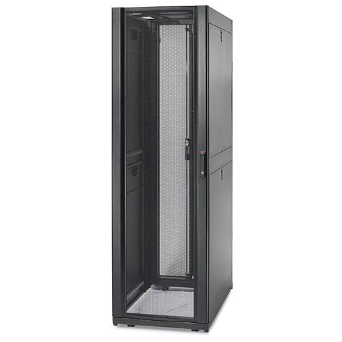 Skriňa APC NetShelter SX 48U 600 mm široká x 1070 mm hlboká s bočnicami čierna0 