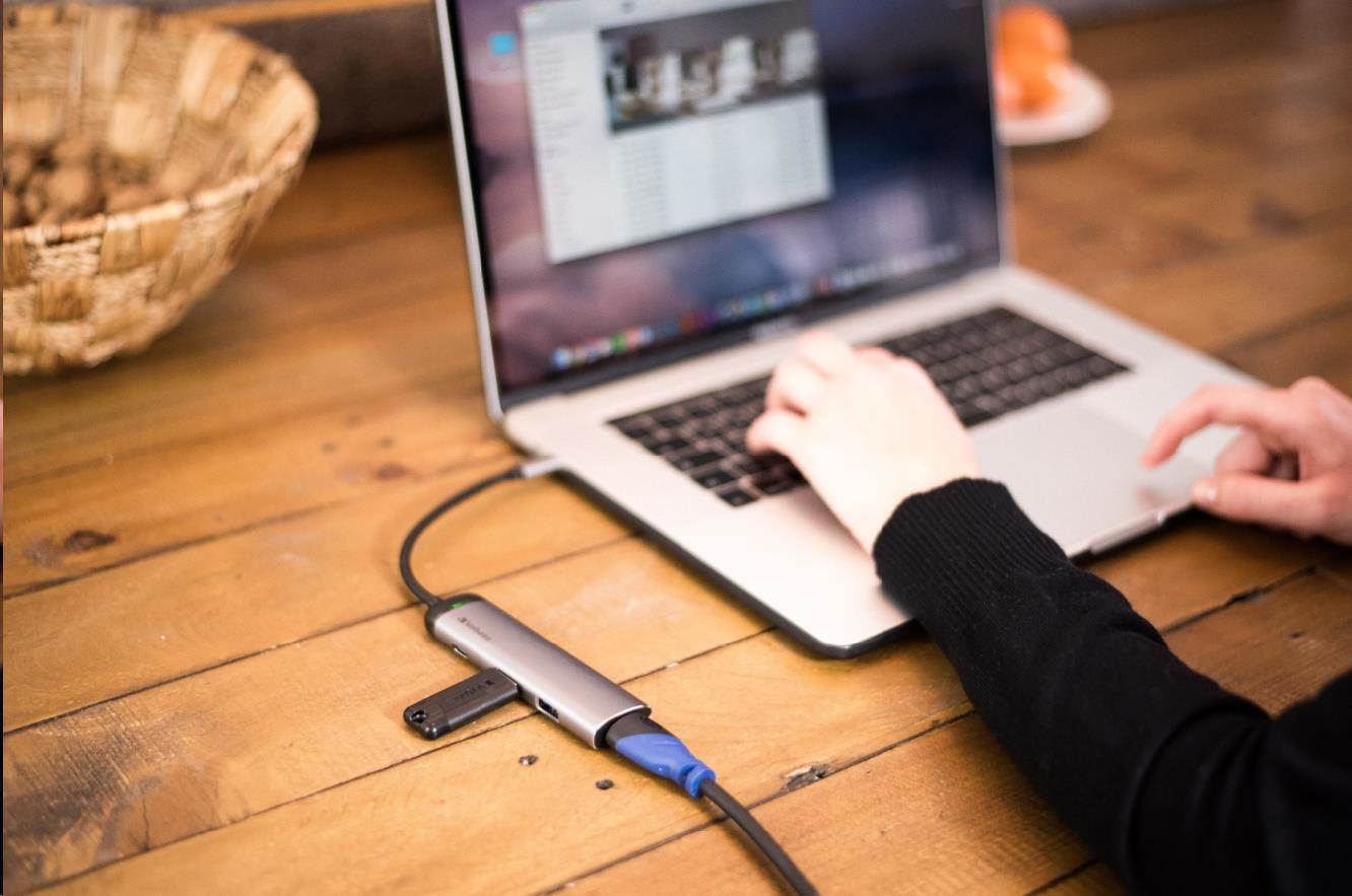 VERBATIM 49140 Multiportový HUB USB-C,  2x USB 3.0,  1x USB-C,  HDMI,  šedý dok0 