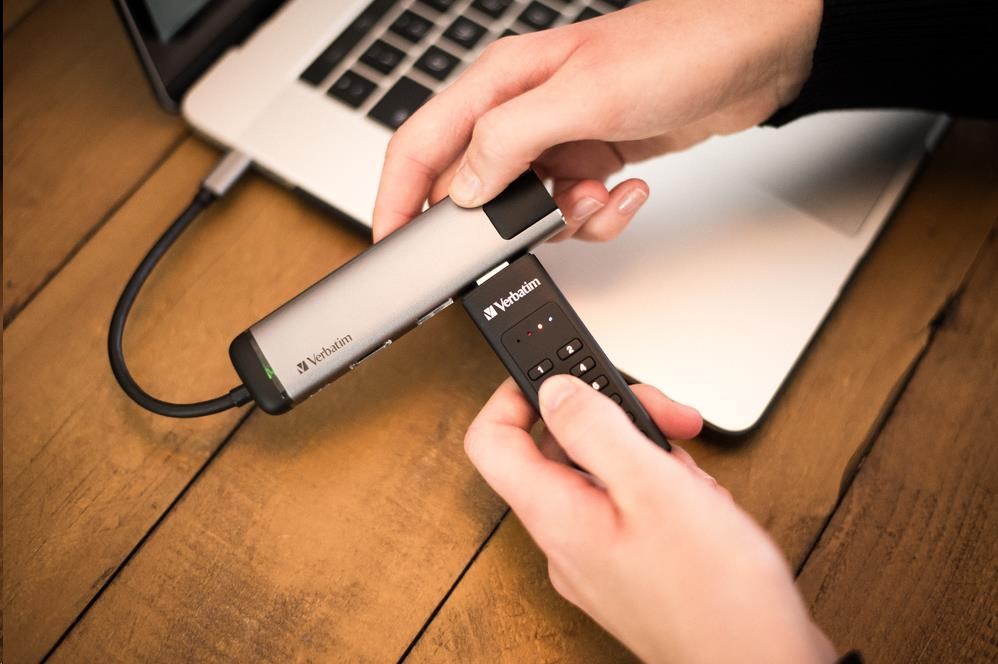 VERBATIM USB 3.0 Disk 128 GB - Zabezpečená klávesnica (R:160/ W:150 MB/ s) GDPR7 