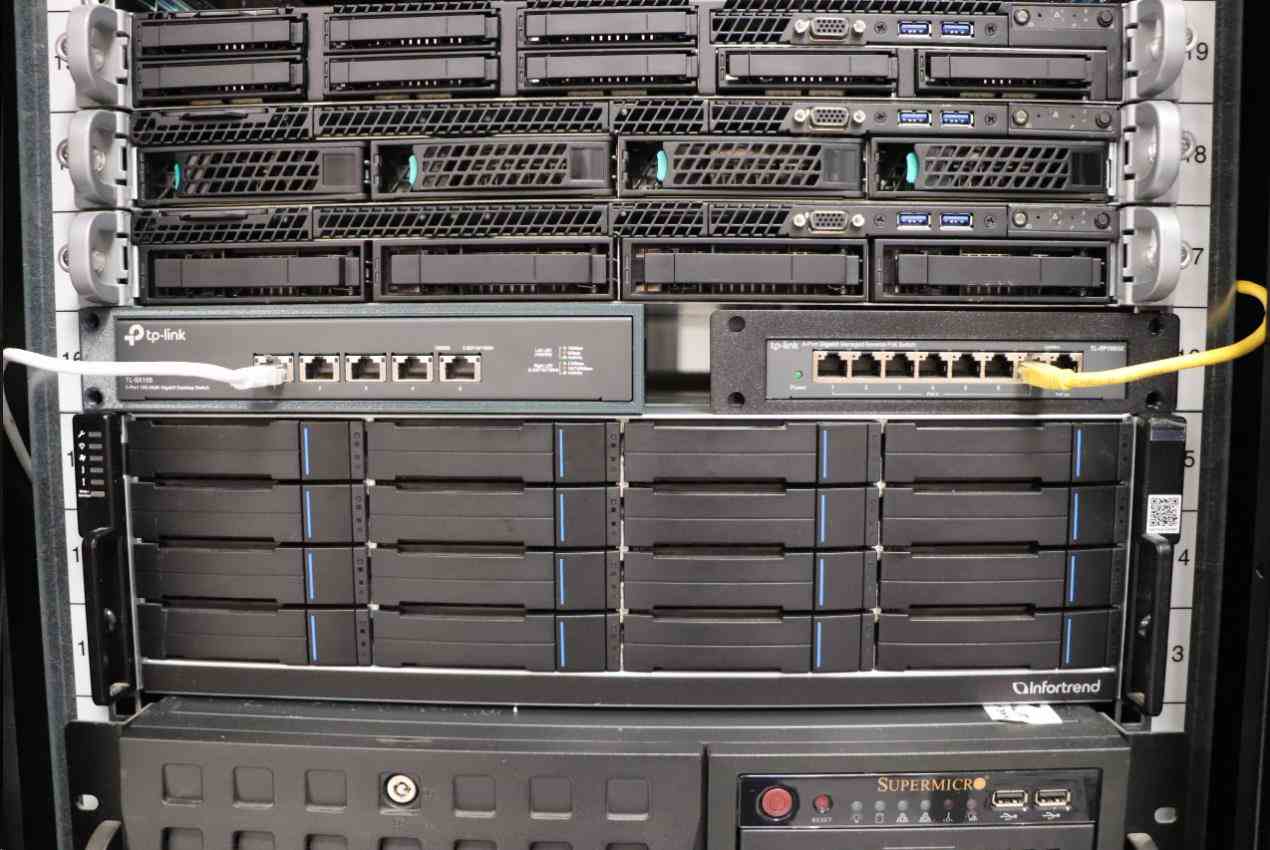 TP-Link D-TP226 - Držák do racku pro TL-SG108-M2/TL-SX105/ER7206/ER7212PC/ER707-M2, šedý4 