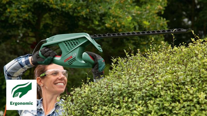 BOSCH EasyHedgeCut 55,  nůžky na živé ploty,  450 W,  délka čepele 55 cm,  rozteč zubů 16 mm2 