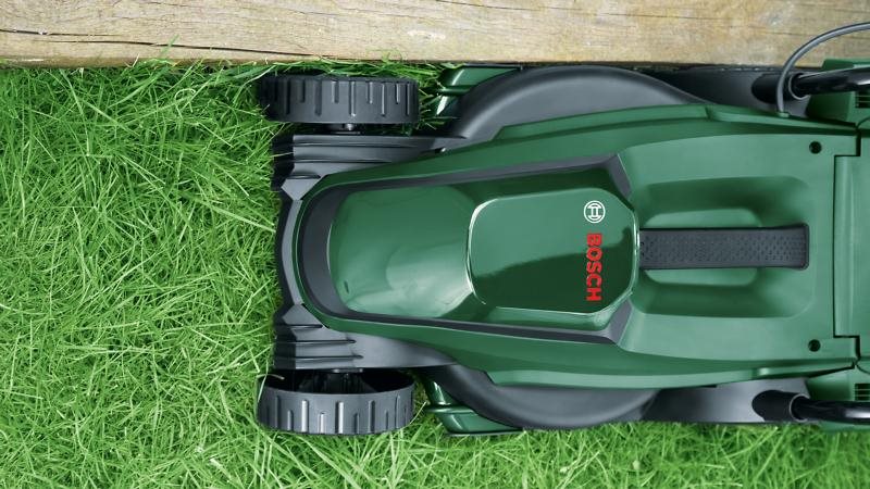 BOSCH EasyMower 18V-32-200,  akumulátorová sekačka na trávu,  18 V,  šířka střihu 32 cm,  výška střihu 20–60 mm,  aku 4.0 Ah2 