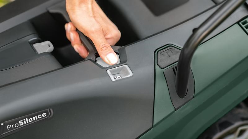 BOSCH Rotačná kosačka elektrická UniversalRotak 4502 