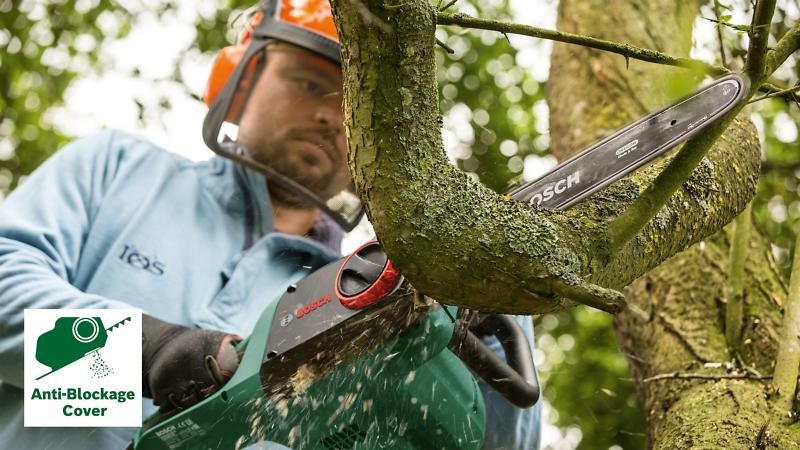 BOSCH UniversalChain 35,  řetězová pila,  1.800 W,  lišta 35 cm,  rychlost řezu 12 m/ s,  1x řetěz1 