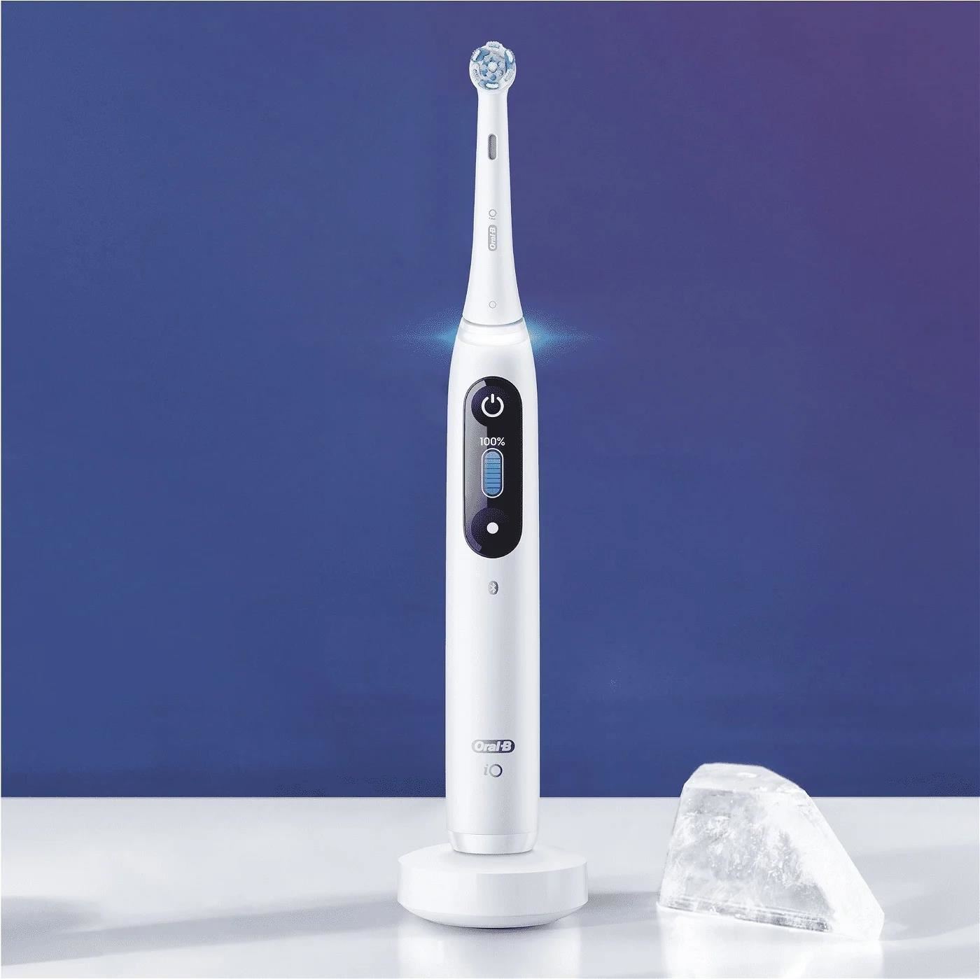 Oral-B iO Series 8 White Alabaster elektrický zubní kartáček,  magnetický,  6 režimů,  časovač,  tlakový senzor,  pouzdro6 
