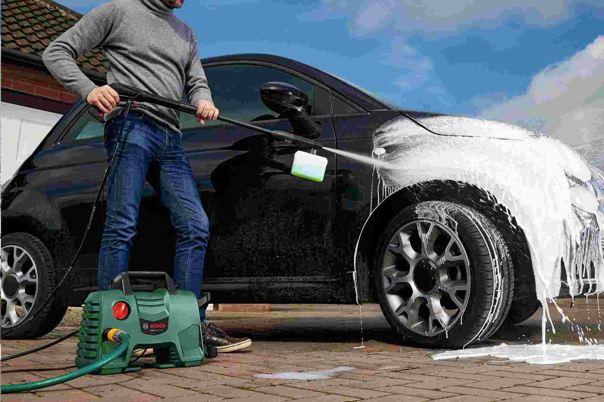 Bosch EasyAquatak 120 vysokotlaký čistič,  1.500 W,  120 bar,  350 l/ h3 