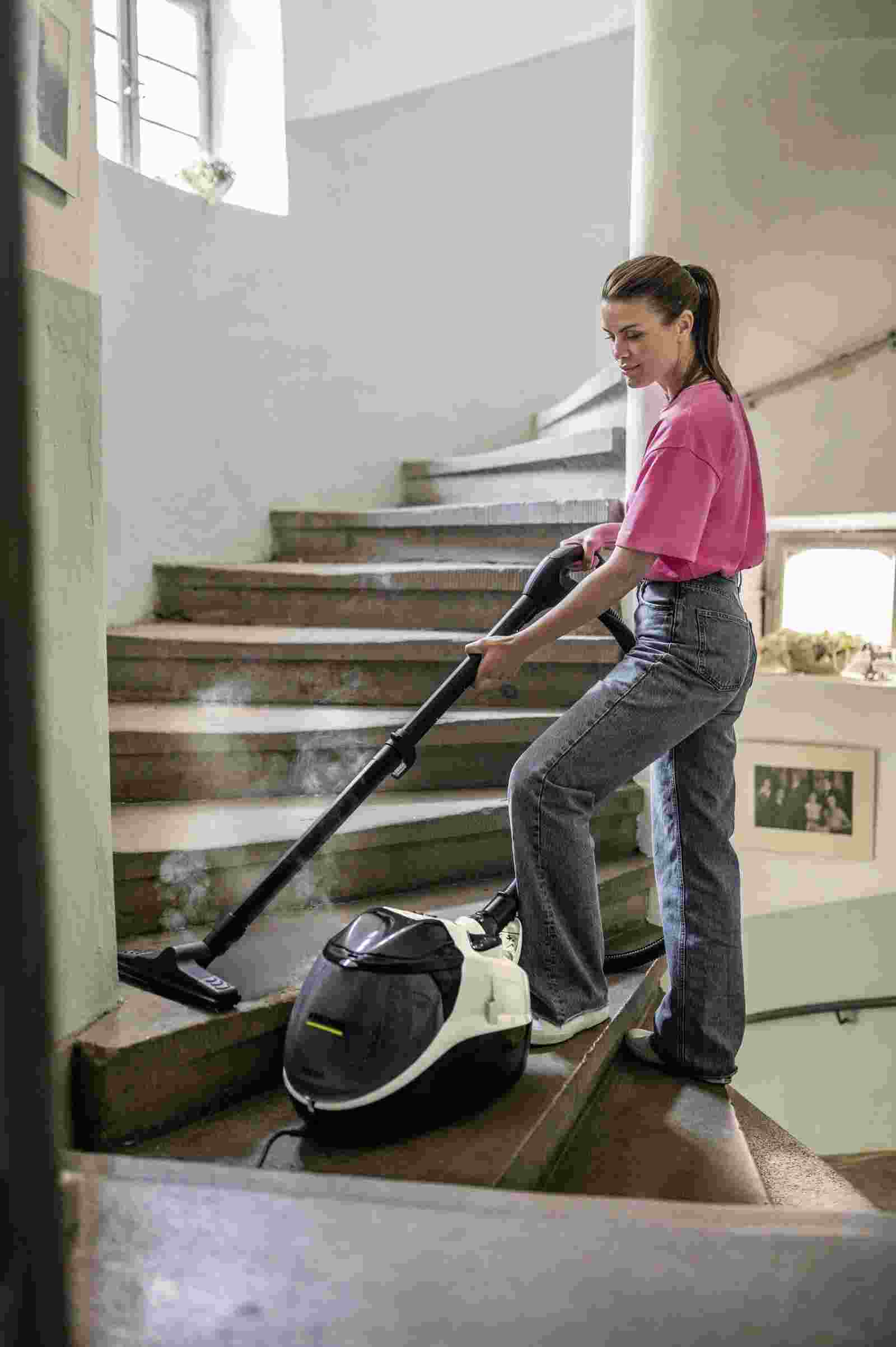 Karcher SV 7 parní vysavač,  2200 W,  HEPA filtr a vodní filtr,  regulace množství páry,  systém dvou nádrží6 