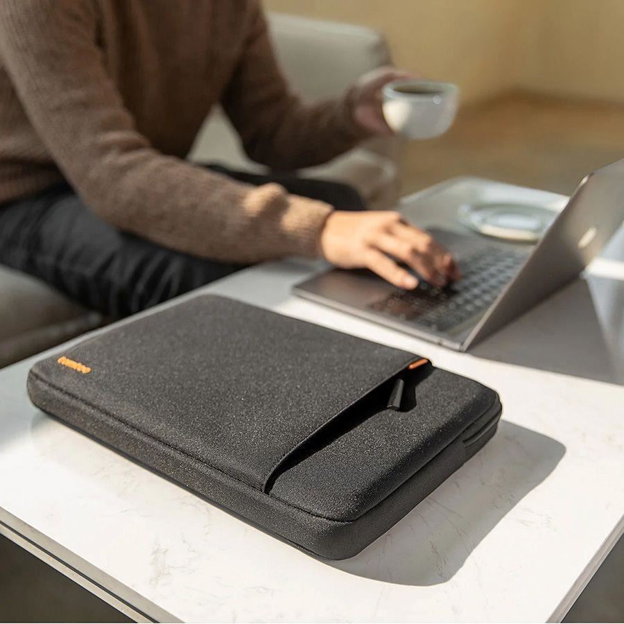 tomtoc Sleeve - 15“,  15, 3“ a 16“ MacBook Pro/ Air,  černá6 