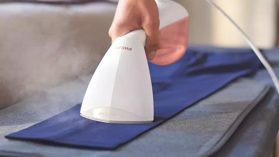 Philips 8000 Series GC801/ 10 ruční napařovač,  1600 W,  OptimalTEMP,  vertikální napařování,  technologie De-Calc10 