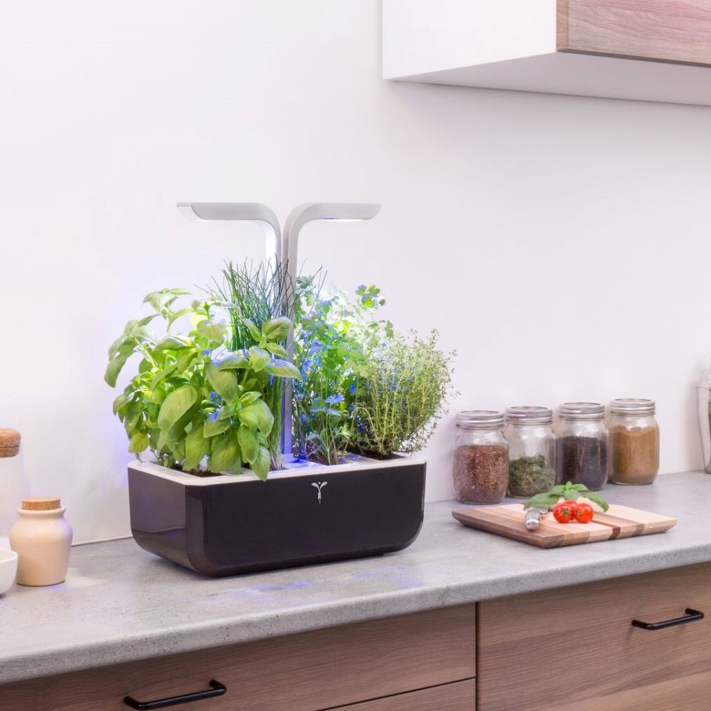 Véritable SMART - Automatický květináč s regulací osvětlení,  černá měděná + 4 bylinkové náplně0 