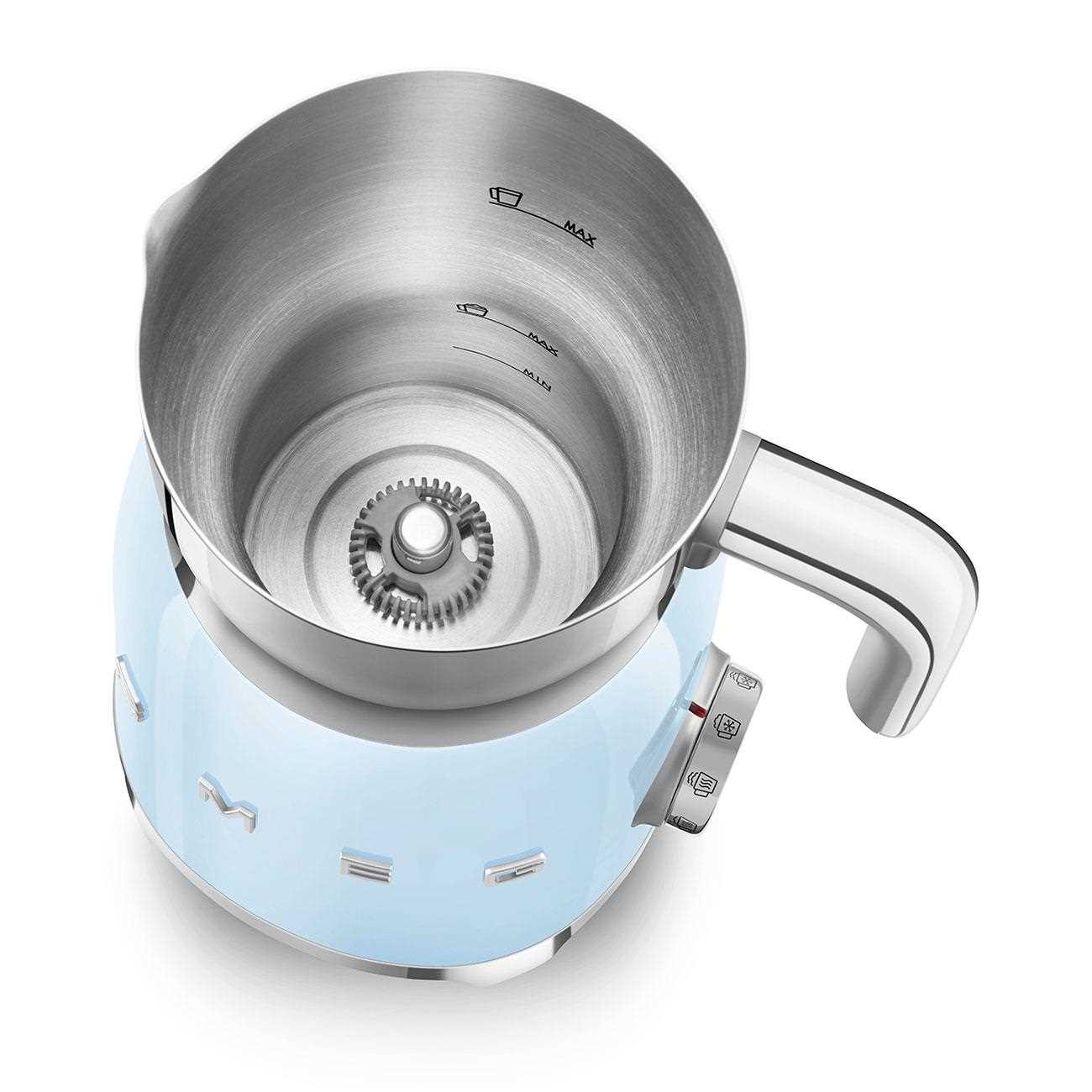 BAZAR - Smeg MFF11PBEU napěňovač mléka,  500 W,  600 ml,  horká čokoláda /  mléko,  lehká pěna,  pastelově modrý - opraveno1 