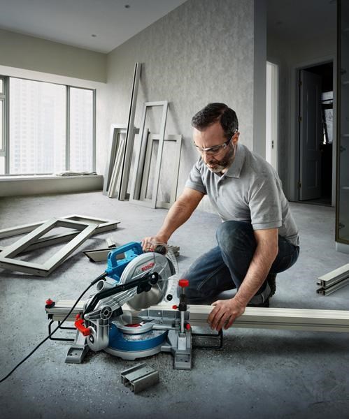 Bosch GCM 216 kapovací a pokosová pila5 