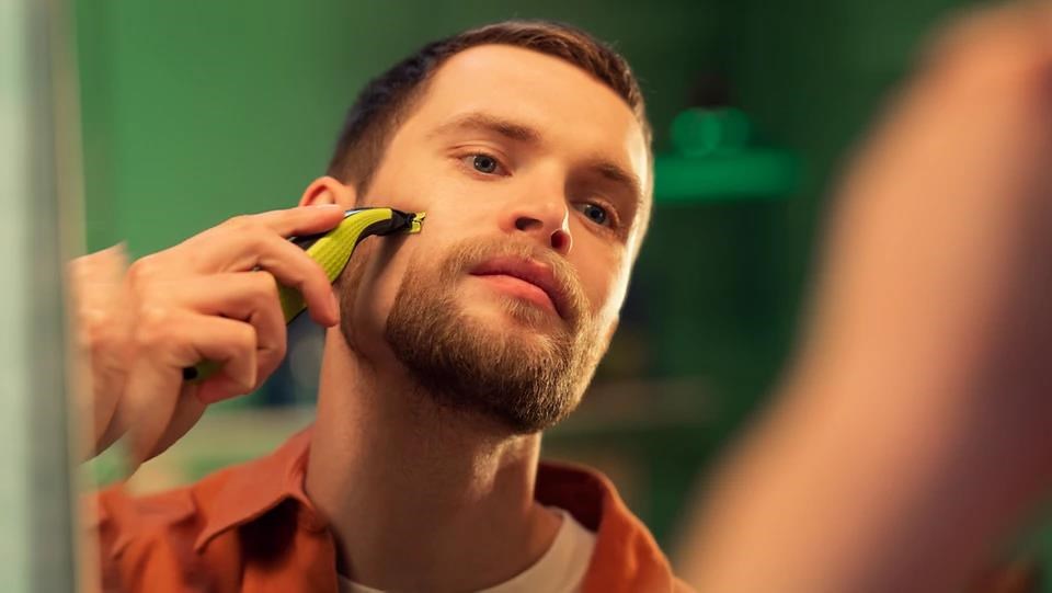 Philips OneBlade QP2724/ 10 zastřihávač na tvář,  USB nabíjení,  3 hřebeny,  vodotěsný2 