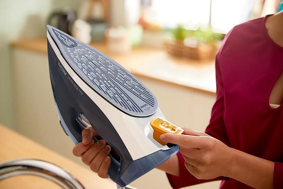 Philips 7000 Series DST7030/20 napařovací žehlička, 2800 W, Calc-Clean, Drip-stop, tmavě modrá5 