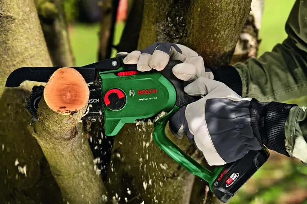 Bosch EasyChain 18V-15-7 akumulátorová řetězová pila1 