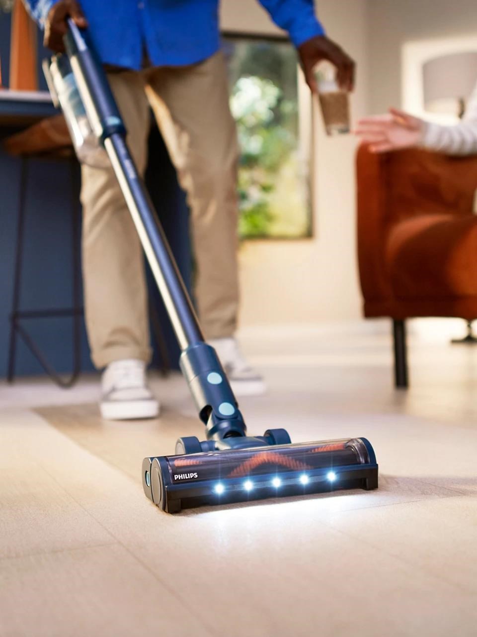 Philips Series 5000 XC5041/01 bezdrátový vysavač Aqua 3v1, PowerCyclone 10, mokrý úklid, LED osvětlení7 