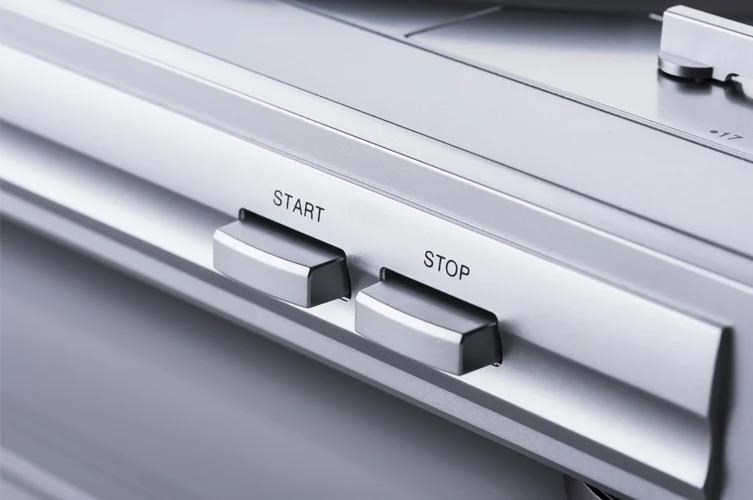 BAZAR - Denon DP-29F plně automatický gramofon, řemínkový pohon, zabudovaný MM předzesilovač stříbrný - Rozbaleno2 