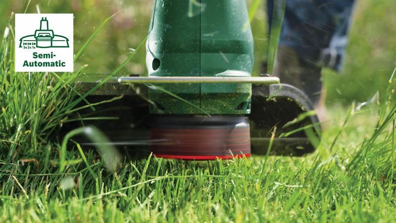 Bosch UniversalGrassCut 18V-26-500 akumulátorová strunová sekačka,  průměr 26 cm,  8.500 ot/ min,  akumulátor1 