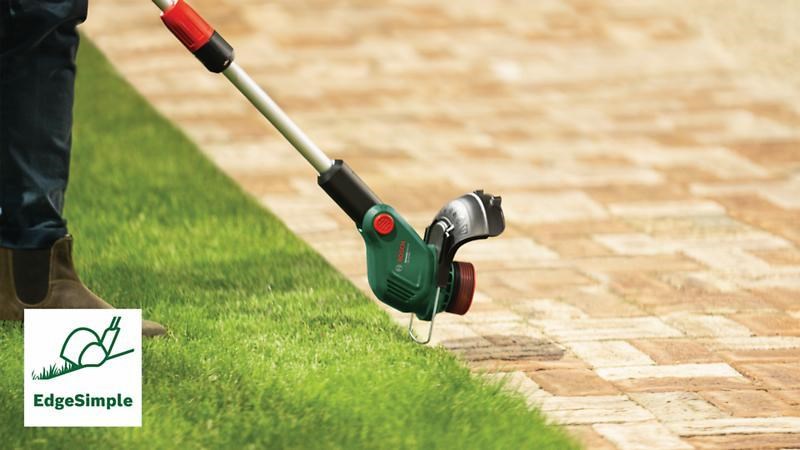 Bosch UniversalGrassCut 18V-26-500 akumulátorová strunová sekačka,  průměr 26 cm,  8.500 ot/ min,  akumulátor3 