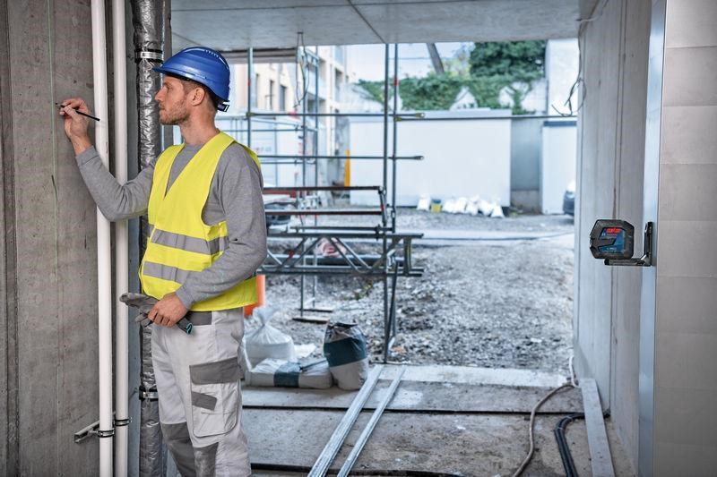 Bosch GLL 2-15 G čárový laser,  pracovní dosah až 15 m,  přesnost +/ -0, 3 mm/ m,  4× baterie 1, 5 V LR6 (AA)2 
