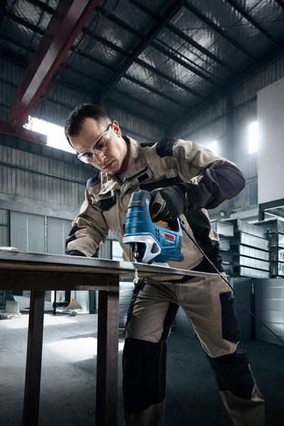 Bosch GST 750 kmitací pilka, 520 W, hloubka řezu ve dřevě	75 mm, stopka T, příruční kufr2 