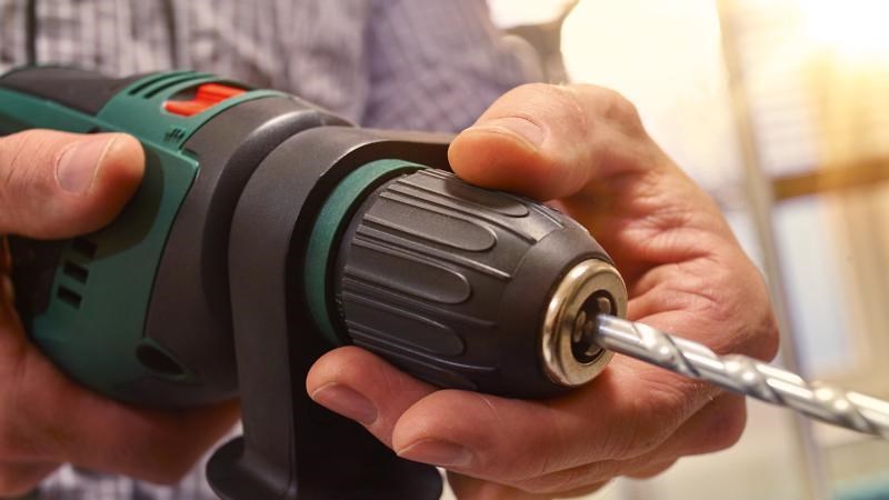Bosch UniversalImpact 730 příklepová vrtačka,  730 W,  průměr do oceli 12 mm,  do dřeva 30 mm,   do zdiva 14 mm5 