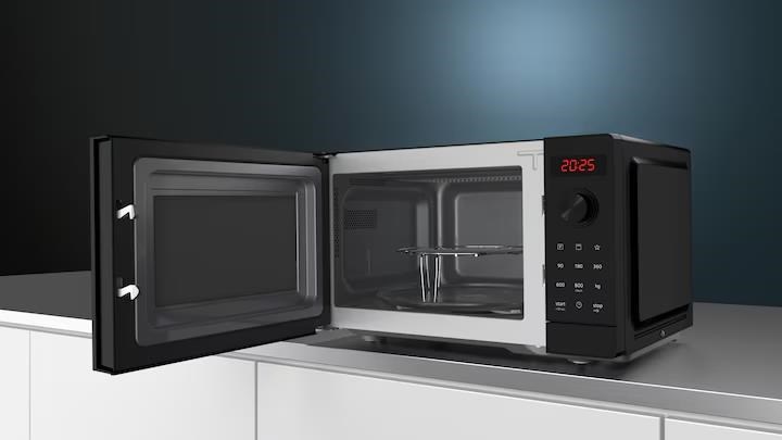 Siemens iQ300 FE023LMB2 mikrovlnná trouba,  800 W,  talíř 27 cm,  funkce grill,  černá2 