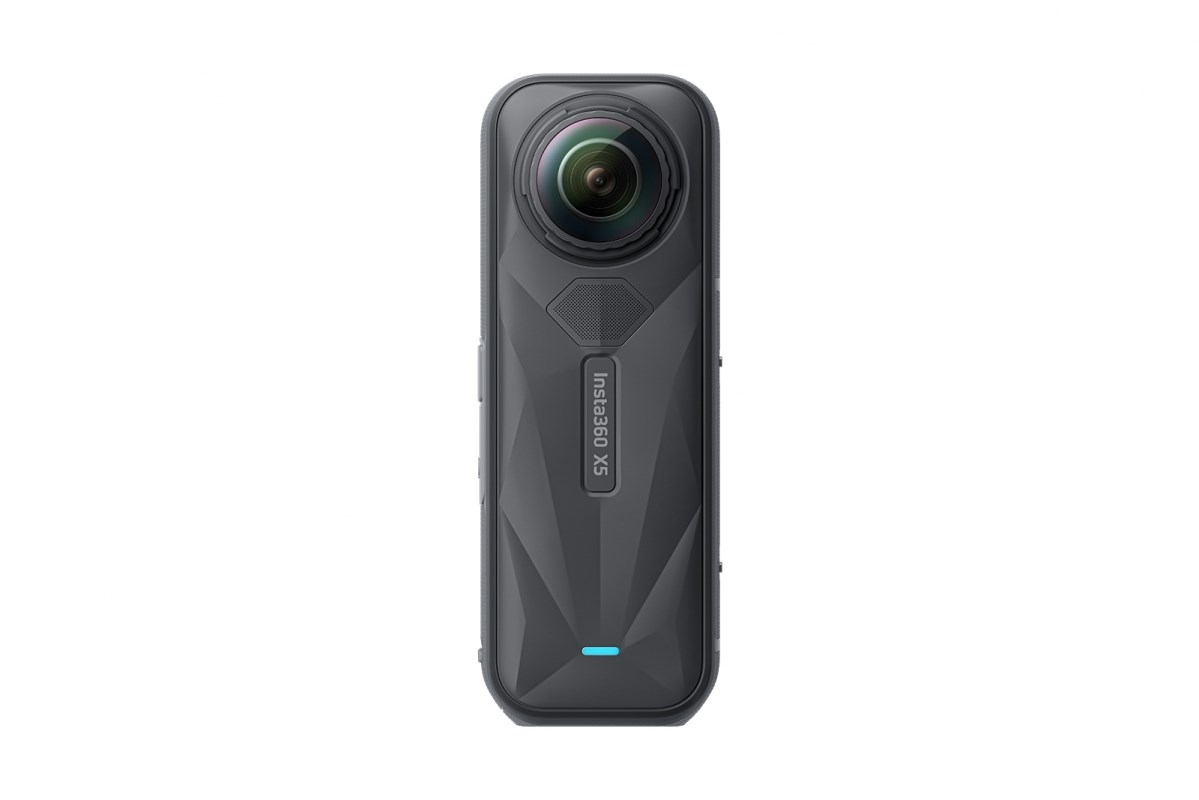 Insta360 X5 akční kamera,  8K 360° video,  triple AI čip,  vodotěsnost do 15 m,  6osá stabilizace,  2400 mAh baterie2 