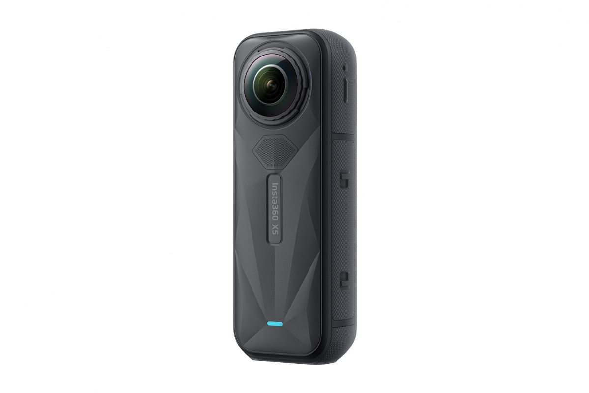 Insta360 X5 akční kamera,  8K 360° video,  triple AI čip,  vodotěsnost do 15 m,  6osá stabilizace,  2400 mAh baterie3 