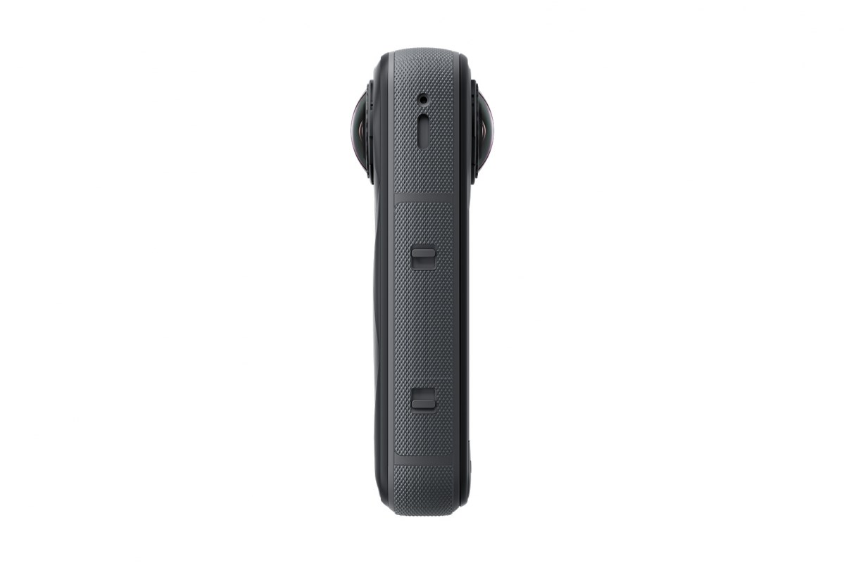 Insta360 X5 akční kamera,  8K 360° video,  triple AI čip,  vodotěsnost do 15 m,  6osá stabilizace,  2400 mAh baterie4 