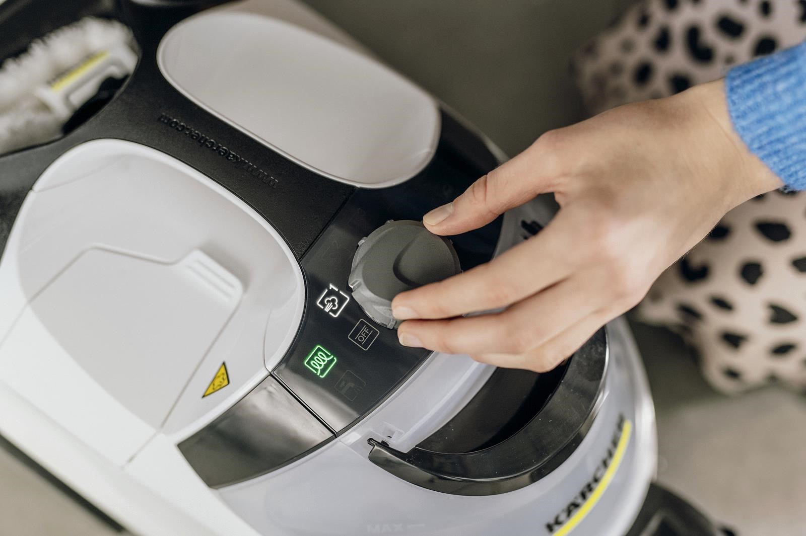 Kärcher SC 5 EasyFix Iron parní čistič,  2250 W,  4.2 bar,  zabíjí až 99.999 % virů a 99, 99 % bakterií,  napařovací žehlička10 
