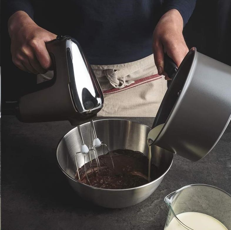 Tefal Powermix Silent HT650E38 ruční mixér,  600 W,  variabilní přepínač rychlosti,  pulzní funkce5 
