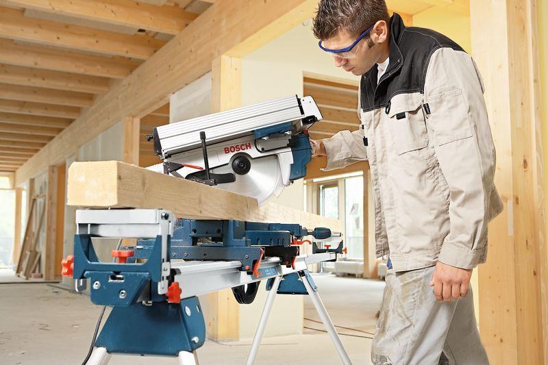 BOSCH Kombinovaná píla Bosch GTM 12 JL4 