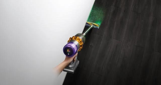 BAZAR - Dyson V15 Detect Absolute 2023,  vysavač,  14 cyklonů,  240 AW,  filtrace celého přístroje - poškozený obal2 