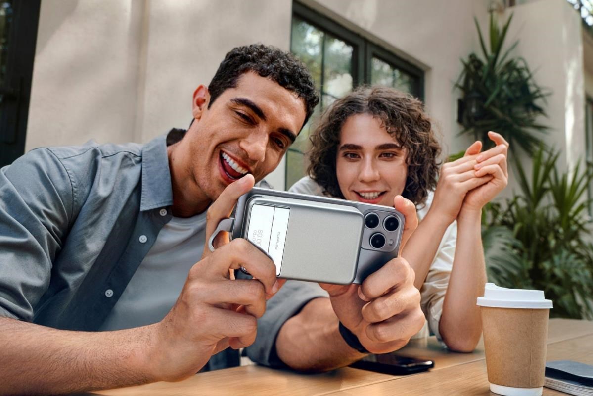 EcoFlow RAPID Magnetic Power Bank (10000mAh) - stříbrná2 