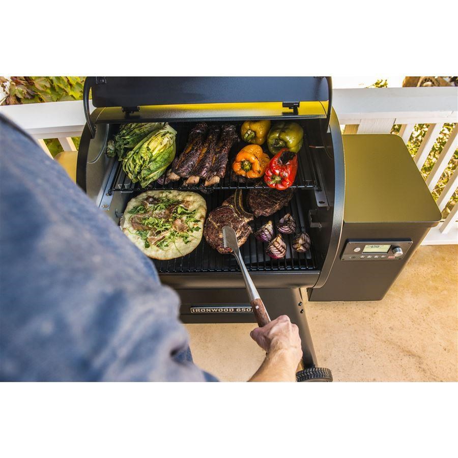 Traeger IRONWOOD 650 peletový gril1 