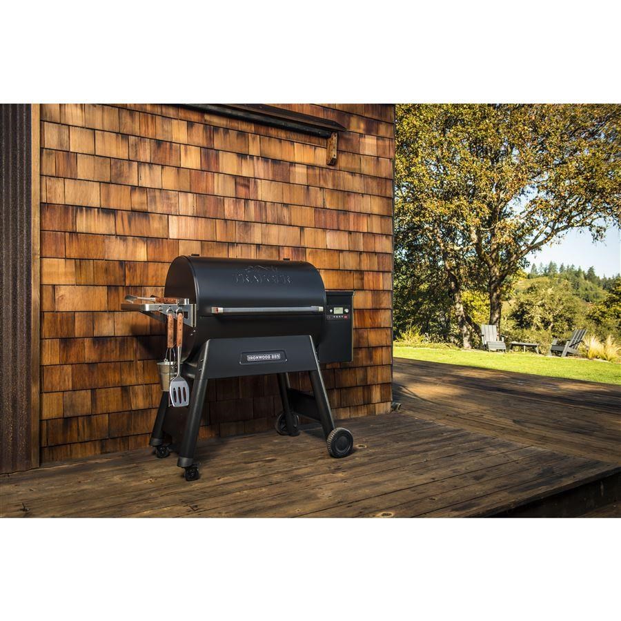 Traeger IRONWOOD 885 peletový gril1 