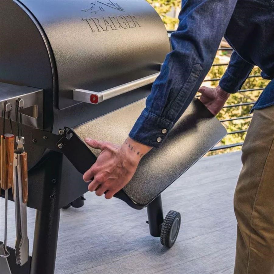 Traeger čelní sklopná police pro grily Traeger Pro 780 a Ironwood 8852 