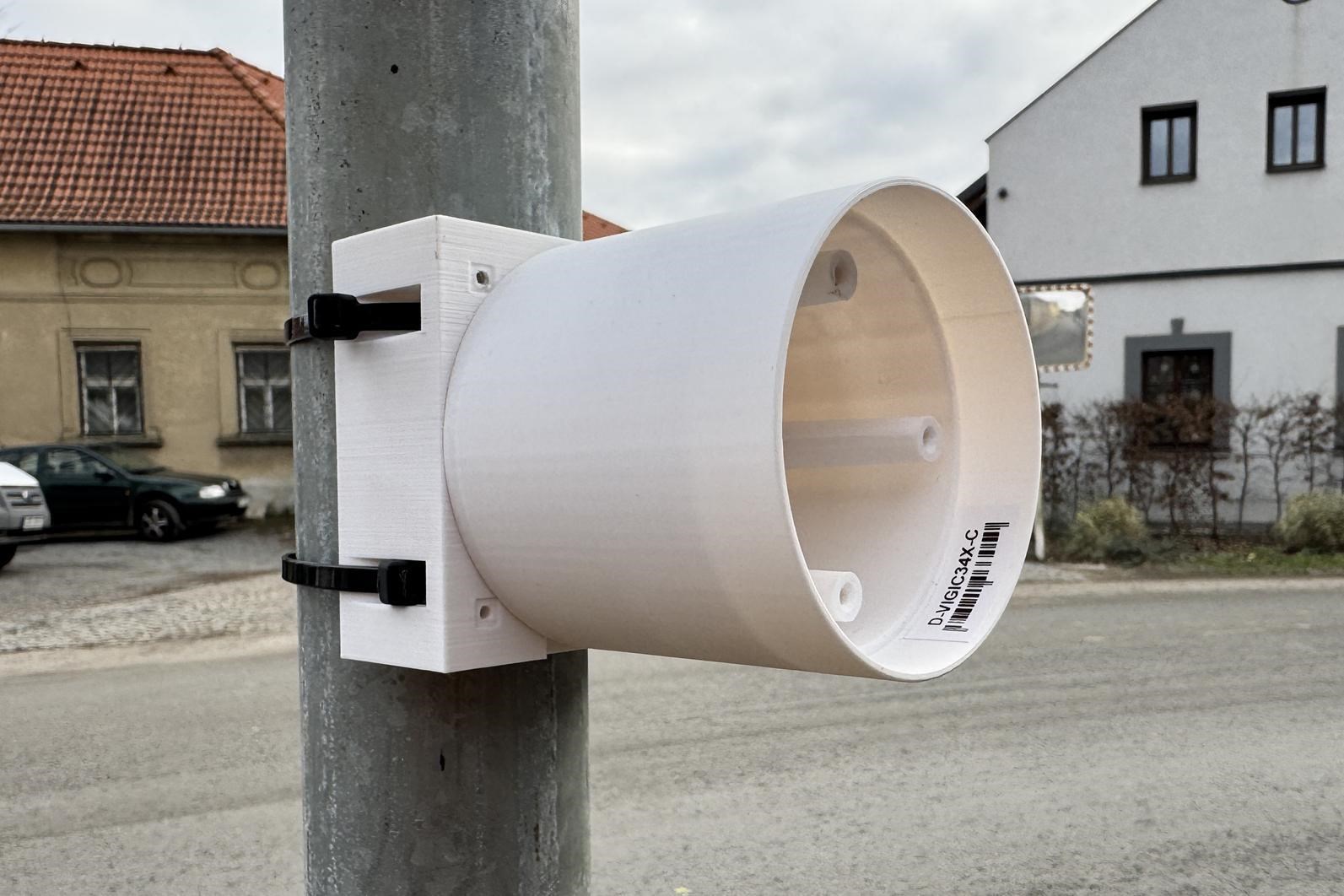 TP-LINK adaptér držáků kamer D-TC3XX-C, D-TC5XX-C, D-TC5XX-CL pro uchycení na sloup (60-130mm),  bílý s krytkou kabelů(1ks)9 