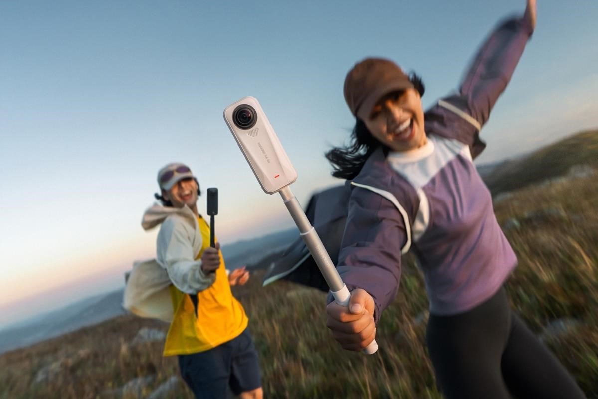 Insta360 X4 Air Starter Bundle akční kamera,  Bílá,  8K /  30fps,  4K/  až 60fps,  6osý gyroskop,  360°,  Active HDR,  vodotěsná8 