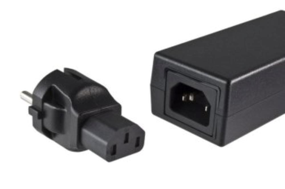 Adaptér CEE 7/ 7 na IEC C13 napětí 230V,  10A1 