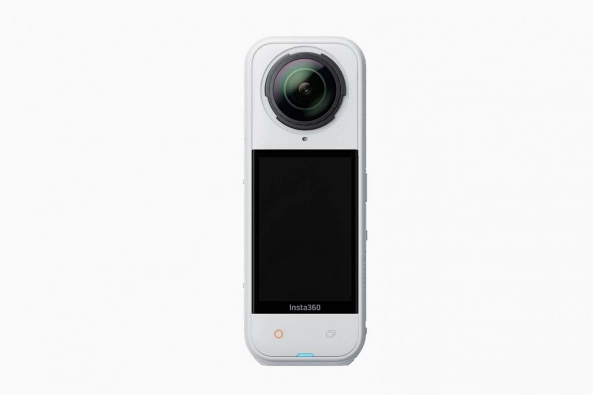 Insta360 X5 akční kamera,  bílá,  8K 360° video,  triple AI čip,  vodotěsnost do 15 m,  6osá stabilizace,  2400 mAh baterie2 