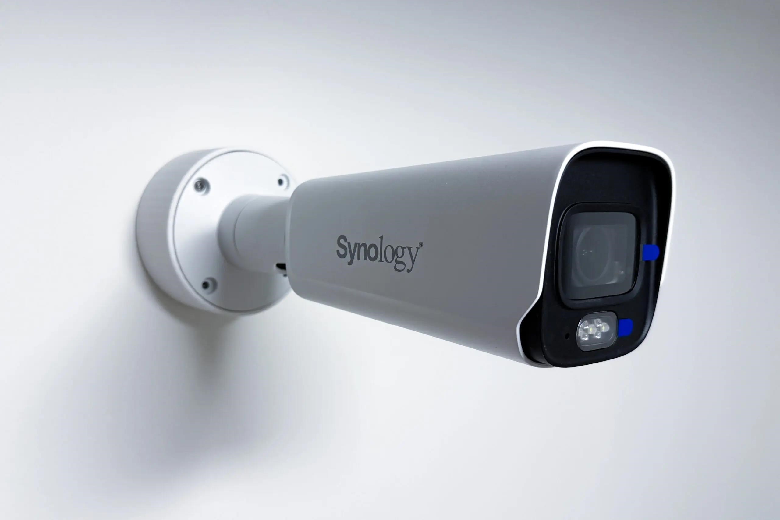 Synology D-SBC800-C - Držák pro kameru Synology BC800Z na stěnu i strop7 
