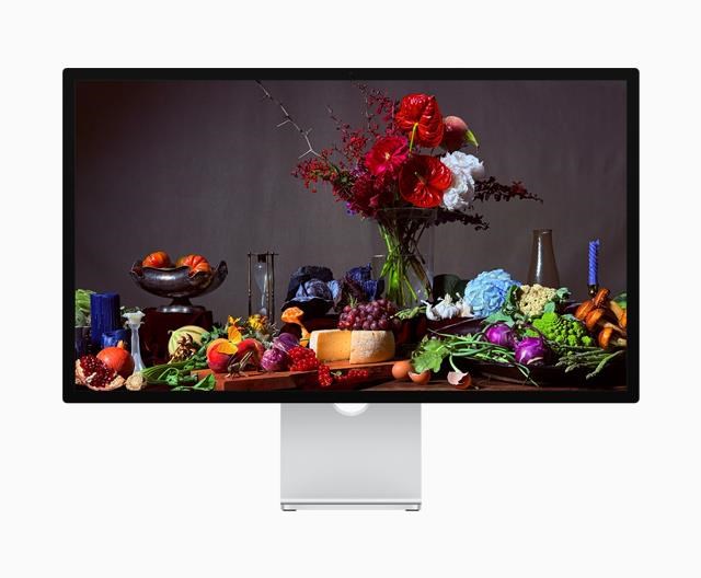 Studio Display - Standard glass - Tilt-adjustable stand0 
