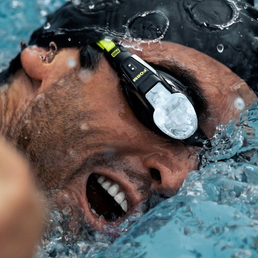 FORM Smart Swim 2 PRO – chytré plavecké brýle7 