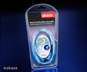 Dátový kábel AKASA SATA3 pre HDD,  SSD a optické mechaniky,  zahnutý konektor,  modrý UV svetelný,  1 m3 