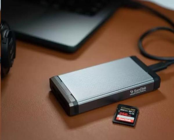 SanDisk micro SDXC karta 256GB Extreme PRO (200 MB/ s Class 10,  UHS-I U3 V30) + adaptér2