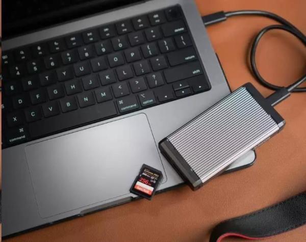 SanDisk micro SDXC karta 256GB Extreme PRO (200 MB/ s Class 10,  UHS-I U3 V30) + adaptér0