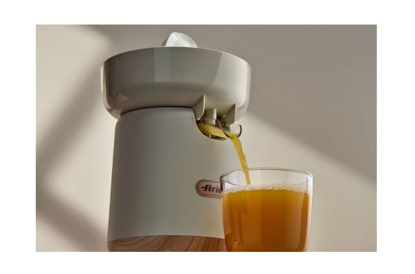 Ariete Breakfast Wood Citrus Juicer 417/06, krémový